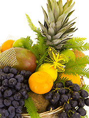Корзины с цветами и фруктами на юбилей