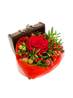 Композиция с розой и ягодами «Рубиновая шкатулка»