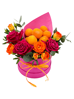 Шляпная коробка с розами и абрикосами «Шалах»