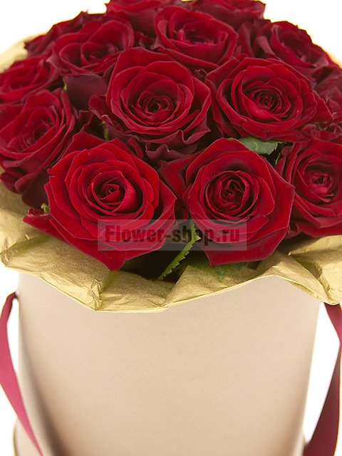 17 красных роз в шляпной коробке