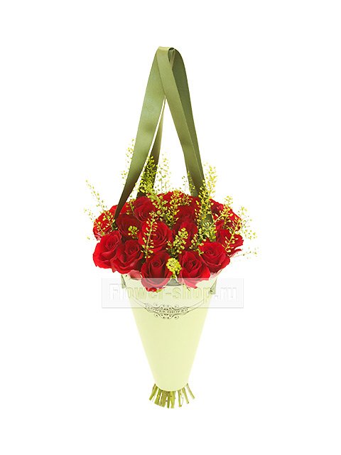 Букет из красных роз в конусе «Ребекка»