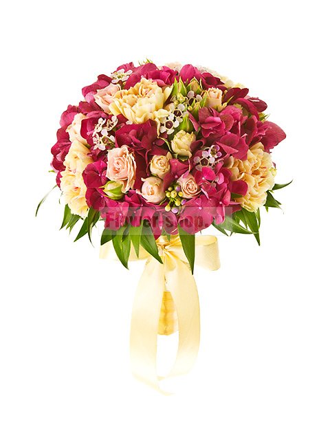 Букет невесты с гортензией, розами и гвоздиками круглый №122