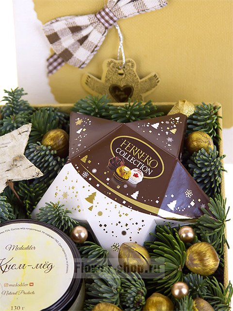 Новогодняя композиция со сладостями «Золотые орешки»