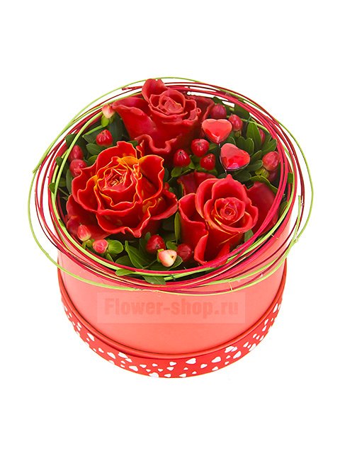 Композиция из восковых роз в шляпной коробке «Любовный водоворот»