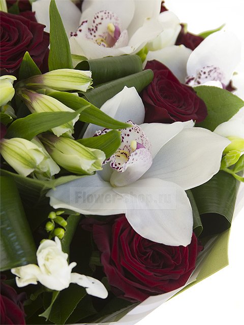 Букет из роз, альстромерий и орхидей «Фестиваль»