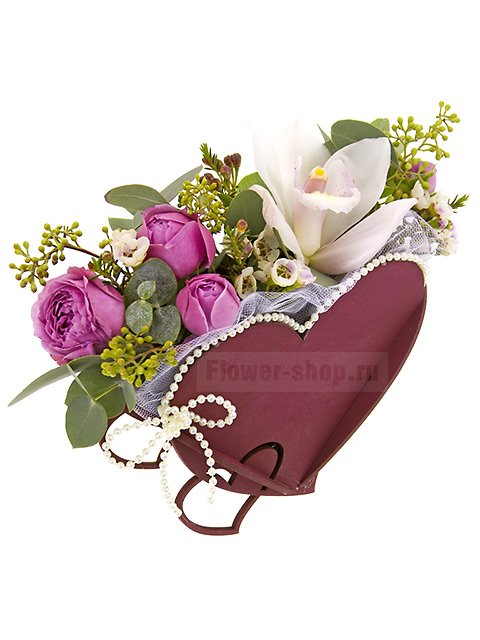 Композиция из орхидеи и розы «Сердце с цветами»