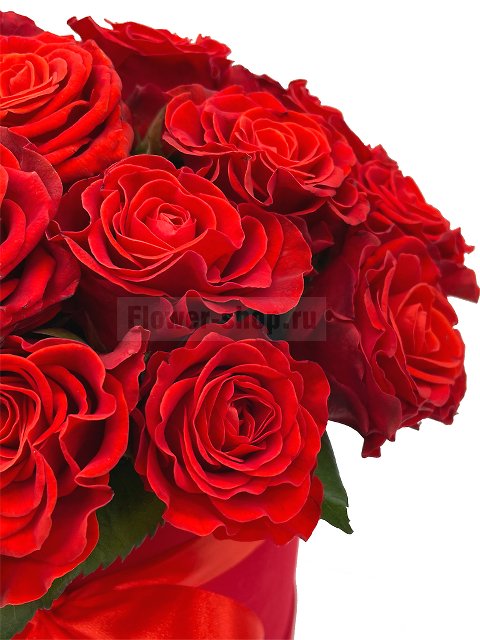 Букет из роз в шляпной коробке «Обжигающая страсть»
