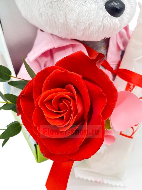 Композиция из розы с мягкой игрушкой «Мышуля с подарками»
