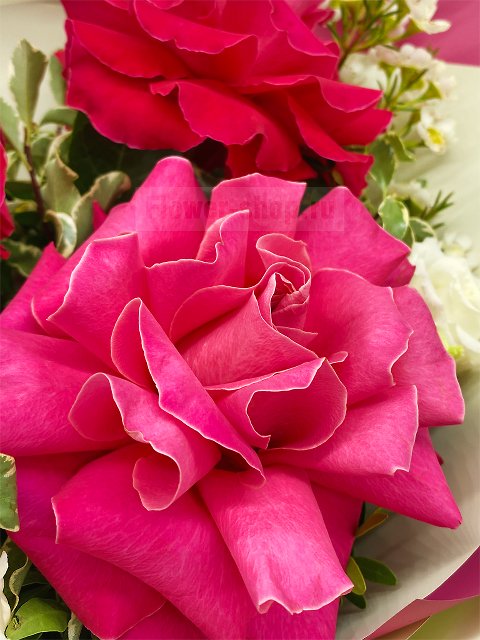 Букет из роз и лизиантусов «Стихия Весов»