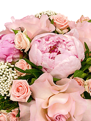 Розовые пионы в шляпных коробках