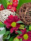Долгожданное бабье лето вдохновило флористов на создание очаровательных композиций в теплых насыщенных тонах, декорированных спелыми ягодами.  