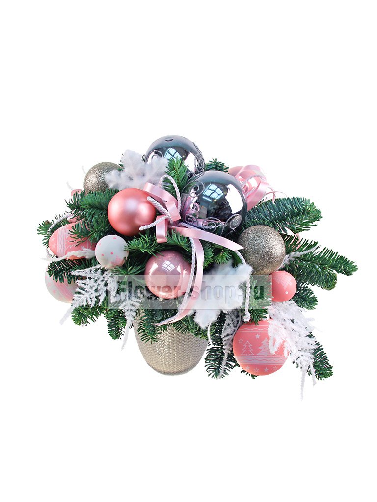 Новогодняя композиция с еловыми ветками и елочными шарами «Зимняя романтика»