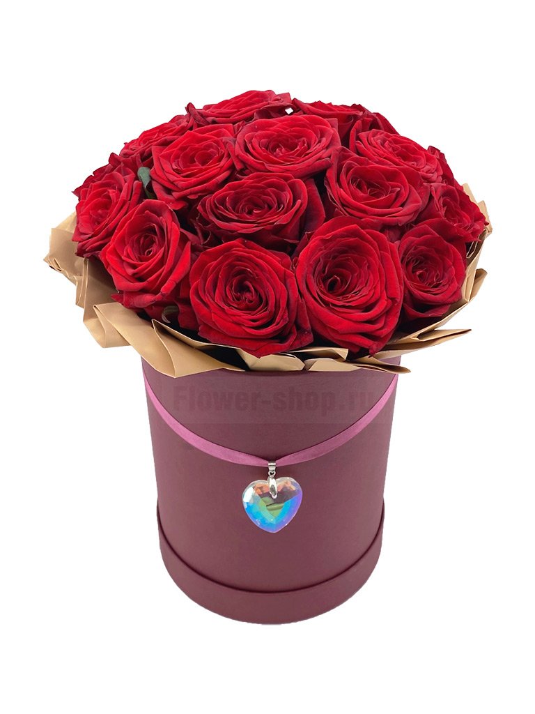 Букет из бордовых роз в шляпной коробке «Амулет на любовь»