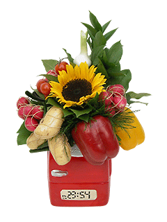 Композиция из цветов и овощей «Веселый холодильник»
