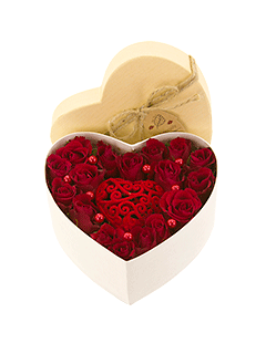 Композиция из красных роз в коробке «Мое сердце»