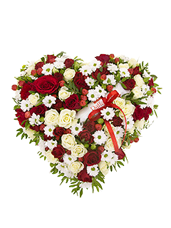 Композиция из роз и хризантем «Сердце романтика»