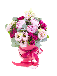 Букет из пионов, роз и эустом в шляпной коробке «Реверанс»