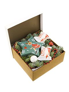 Новогодняя композиция с еловыми ветками в коробке «Первый день зимы»