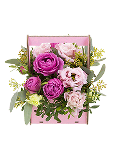Композиция из роз и лизиантуса в деревянной коробке «Пинк»