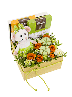 Композиция в коробке из роз и шоколада с мягкой игрушкой «Сладкая мышка»