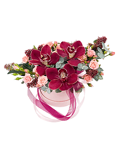 Композиция в шляпной коробке из роз и орхидей «Дзукотто»