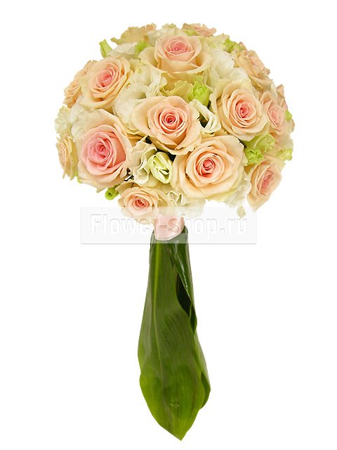 Букет невесты круглый из роз и эустом №54