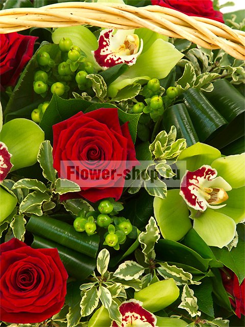 Корзина с розами и орхидеями «Процветание»