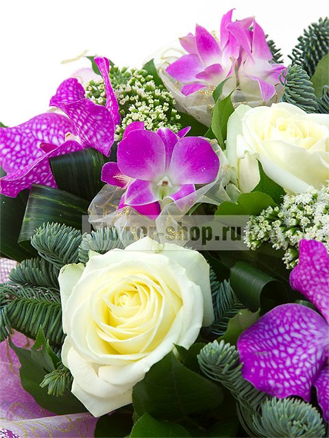 Новогодний букет из роз и орхидей «Полярная звезда»