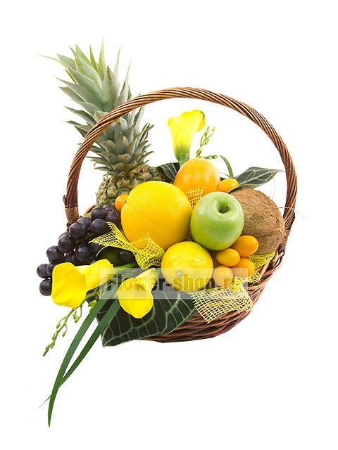 Корзина с желтыми каллами и фруктами «Фруктовое удовольствие»