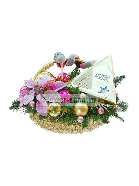 Новогодняя композиция в корзинке с еловыми ветками  «Сладкое празднество»