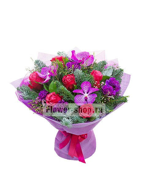 Букет из роз и орхидей с еловыми ветками «Андромеда»