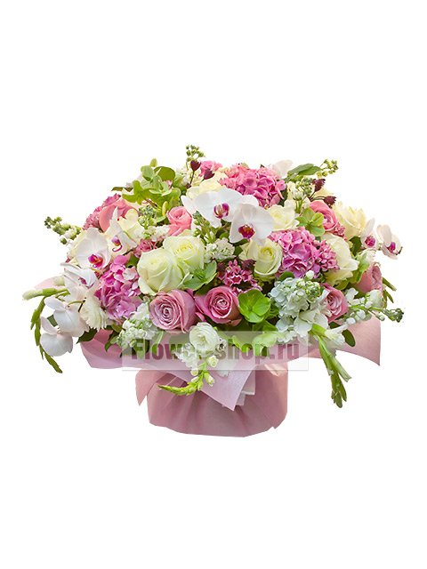 Букет из роз, гортензий и орхидей «Сладкая жизнь»
