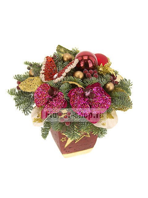 Новогодняя композиция в кашпо с еловыми ветками «Зимние цветы»