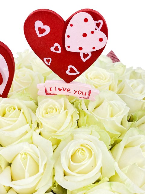 Букет из белых роз с сердечками «Моя любовь»