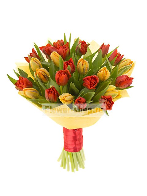 Букет из красных и рыжих тюльпанов «Навстречу весне»
