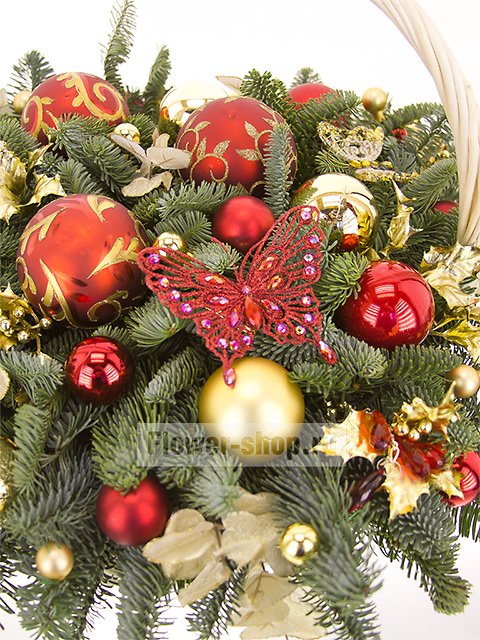 Новогодняя корзина с еловыми ветками «Рождественская ярмарка»