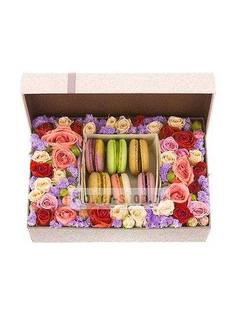 Коробка с цветами и макарони «Элеганс»