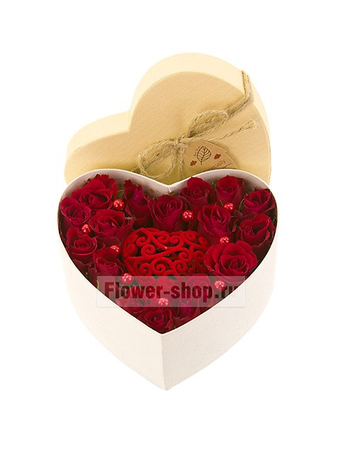 Композиция из красных роз в коробке «Мое сердце»