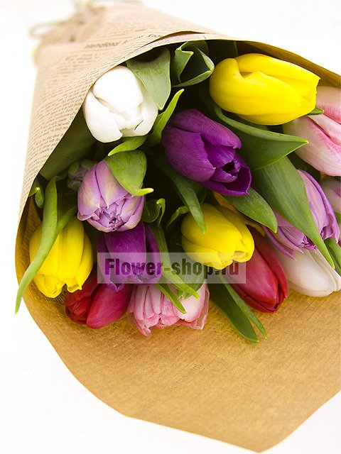 Букет из 15 разноцветных тюльпанов