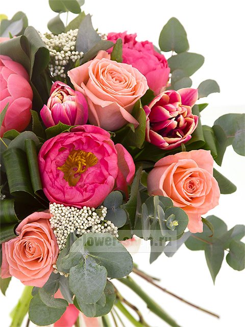 Букет из пионов, тюльпанов и роз «Албена»