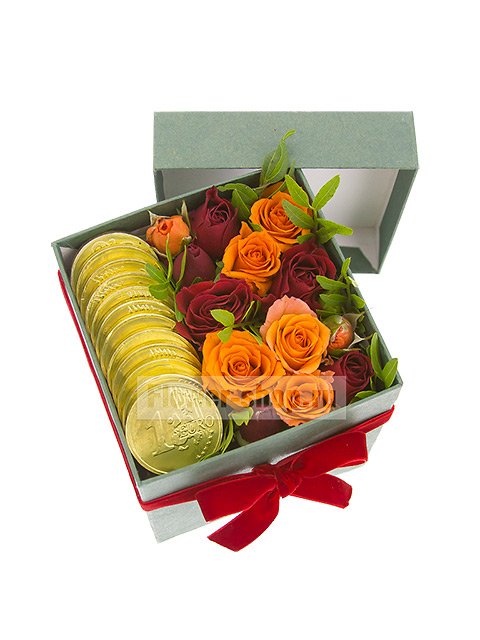 Композиция с розами в коробке «Золотая дюжина»