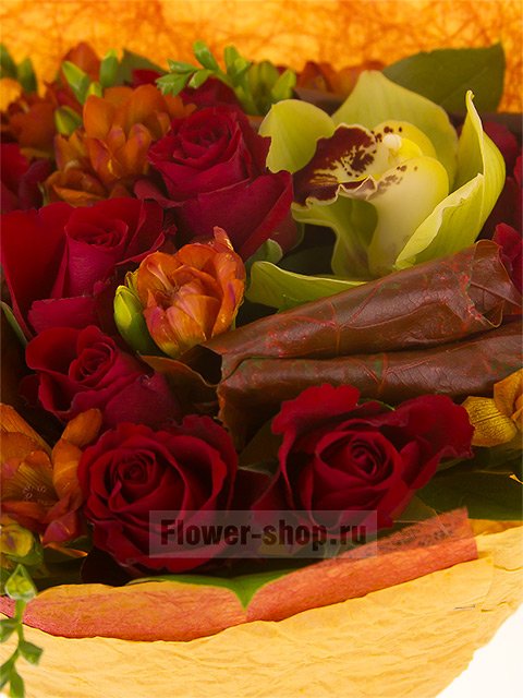 Букет из роз и орхидей «Жар»