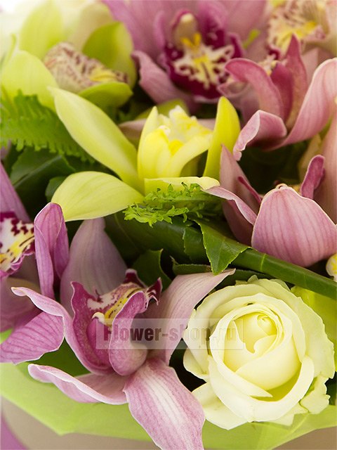 Букет из роз и орхидей в коробке «Аранжировка»