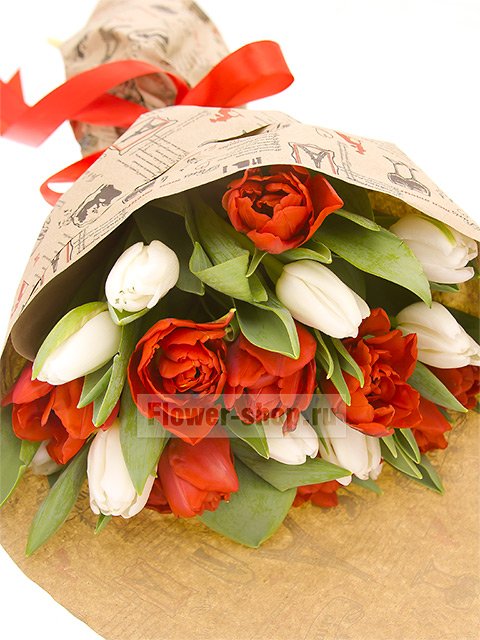 Букет из тюльпанов «Красное и белое»