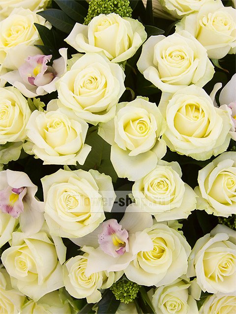 Корзина со 101 розой и орхидеями «Белый танец»