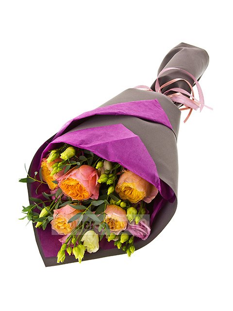 Букет из пионовидных роз и лизиантусов «Апероль»