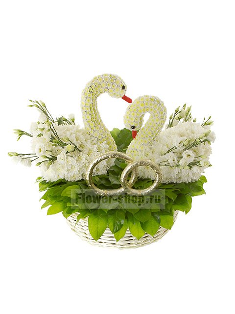 Композиция из хризантем на свадьбу «Белые лебеди»