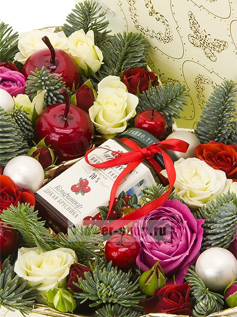 Новогодняя композиция с розами и конфитюром «Зимний романс»
