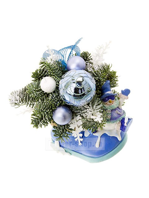 Новогодняя композиция с еловыми ветками «Сапожок снеговика»
