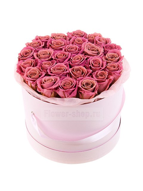Стабилизированные розовые розы в шляпной коробке